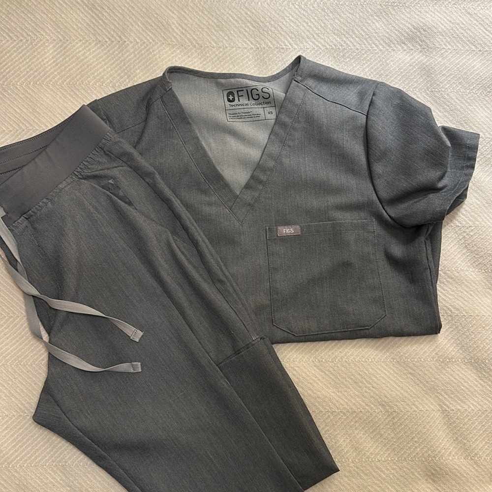 Figs scrub set, heather gray, size xs.